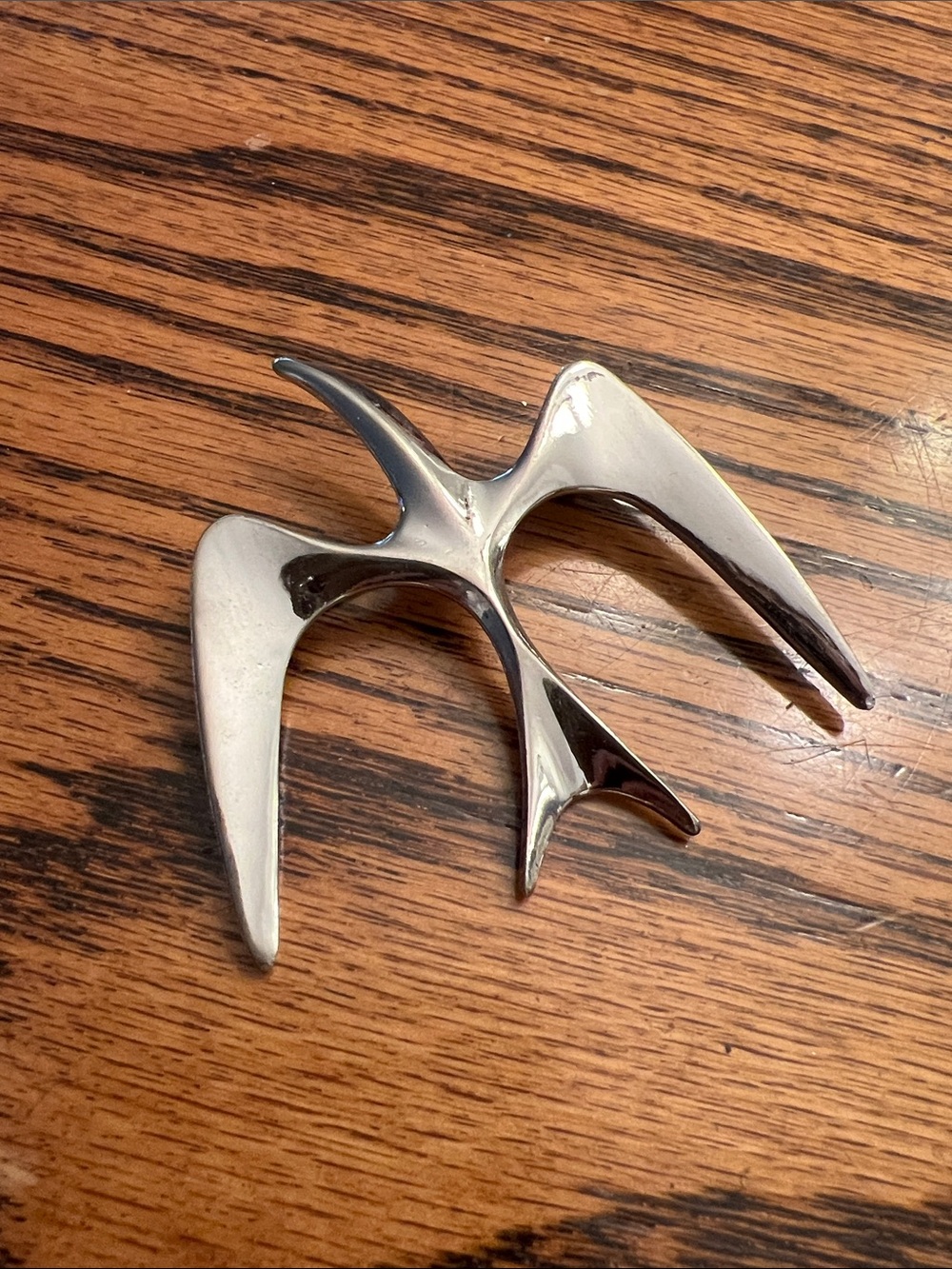 Vintage  SARAH COVENTRY Flying Bird Silver Chrome Shiny BROOCH Lapel Pin 2”